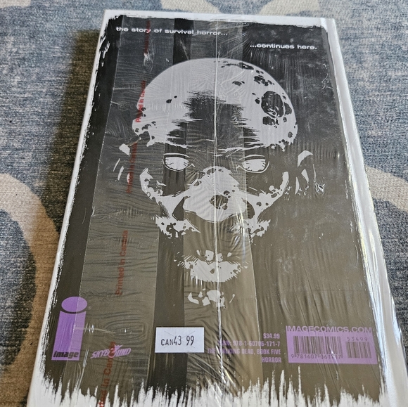 The Walking Dead Book 5 - Picture 2 of 3